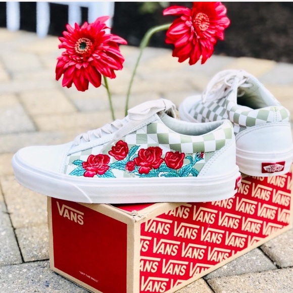 custom daisy vans